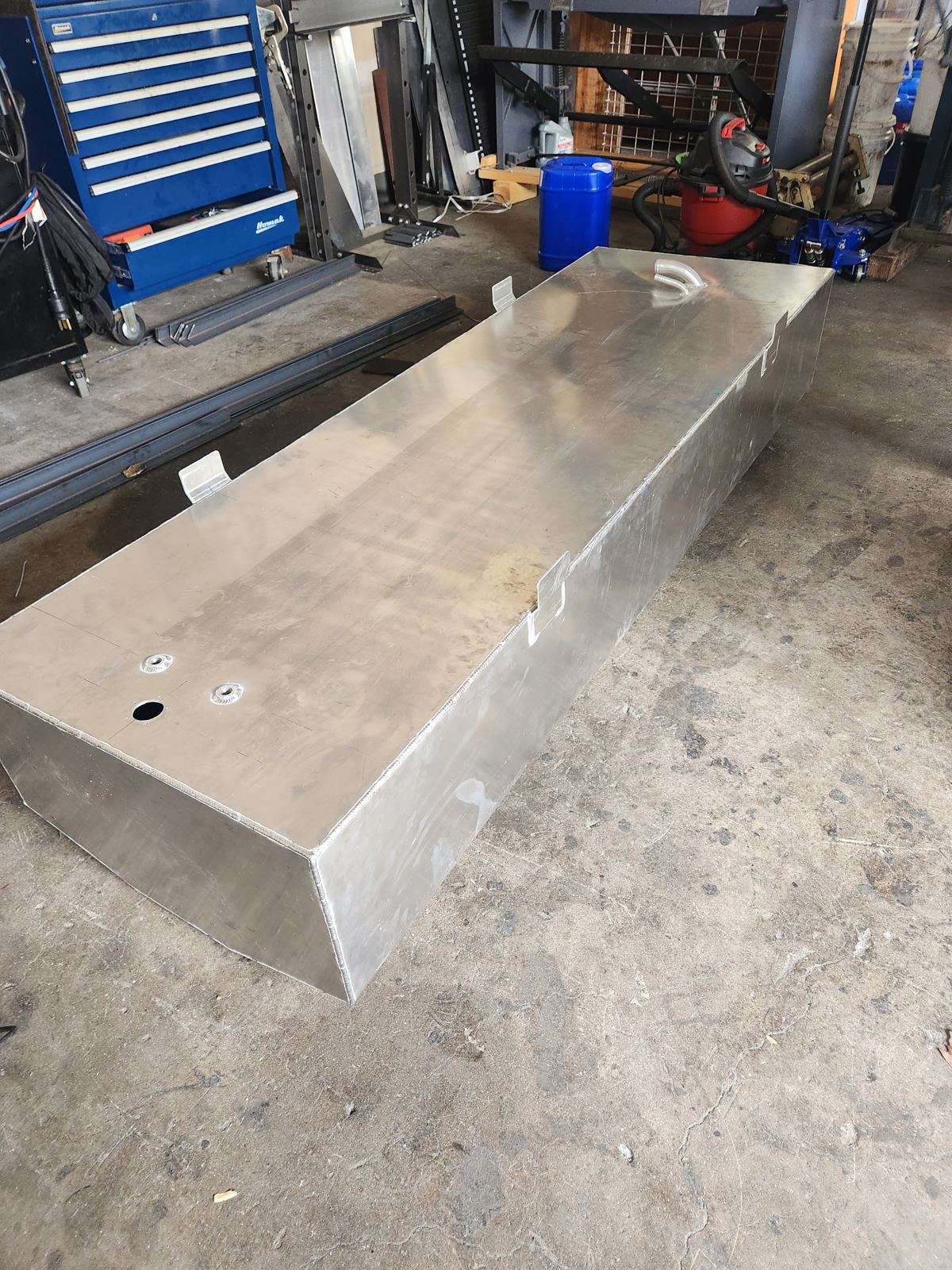 Finished long aluminum fluid tank